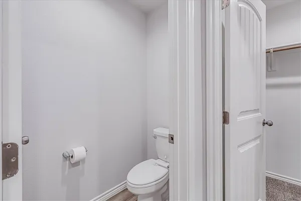 an empty room with windows and ceiling fan