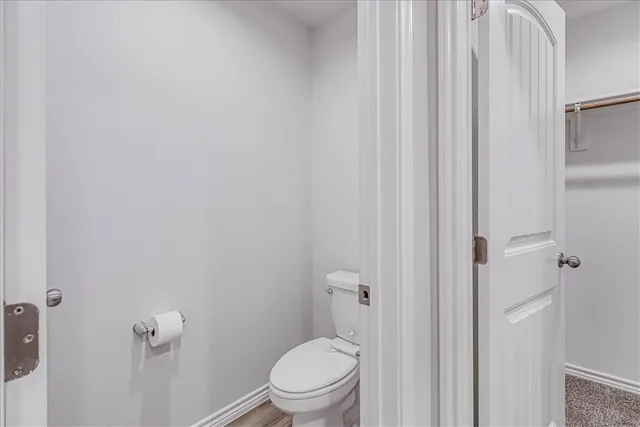 an empty room with windows and ceiling fan