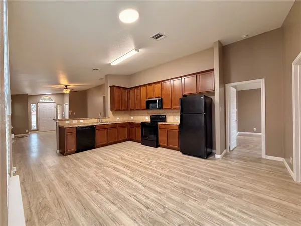 $1,899 | 12504 Paloma Blanca Way, Del Valle, TX 78617