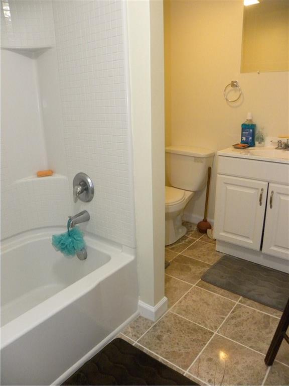 1514 Evergreen Road Pittsburgh, PA 15209 - Photo 17 of 25 Main floor unit bathroom