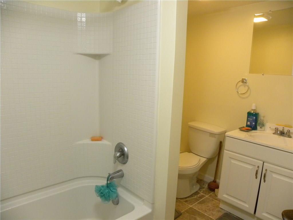 1514 Evergreen Road Pittsburgh, PA 15209 - Photo 18 of 25 New tub, new vanity, new everything!