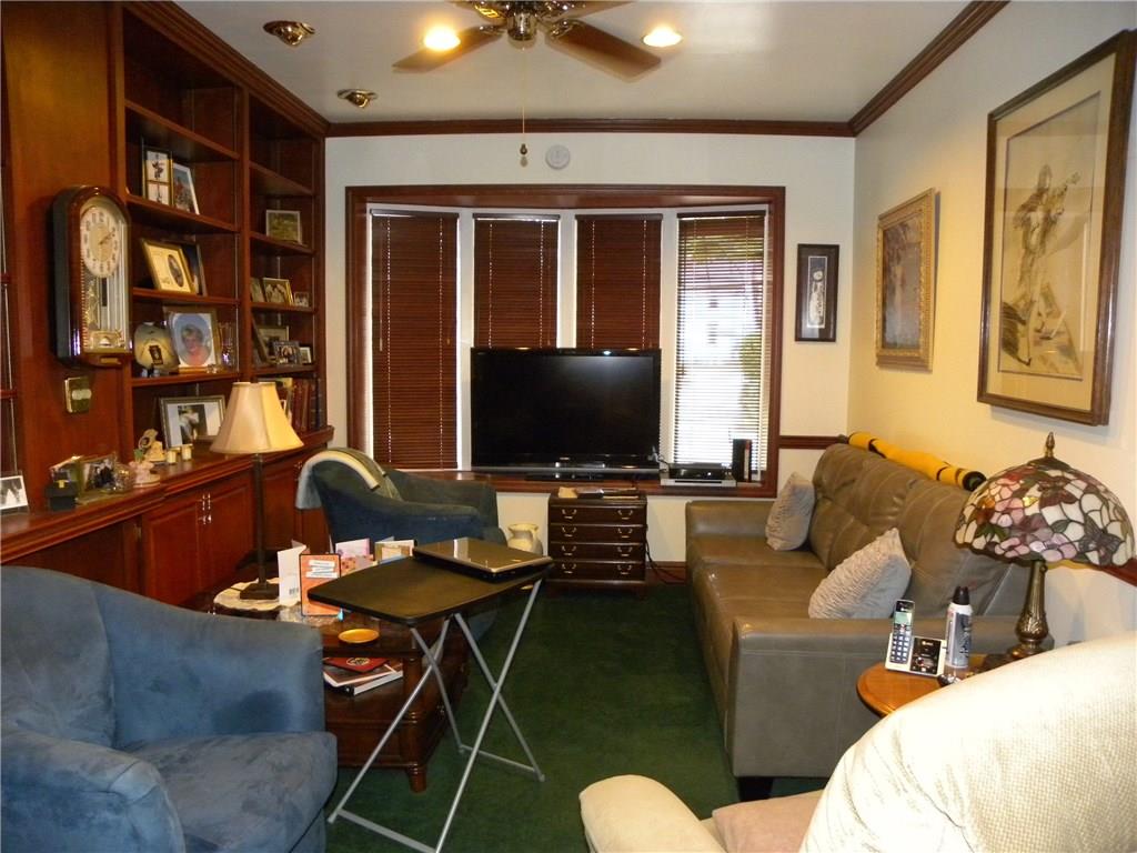 1514 Evergreen Road Pittsburgh, PA 15209 - Photo 10 of 25 Main floor family room w/ built-ins