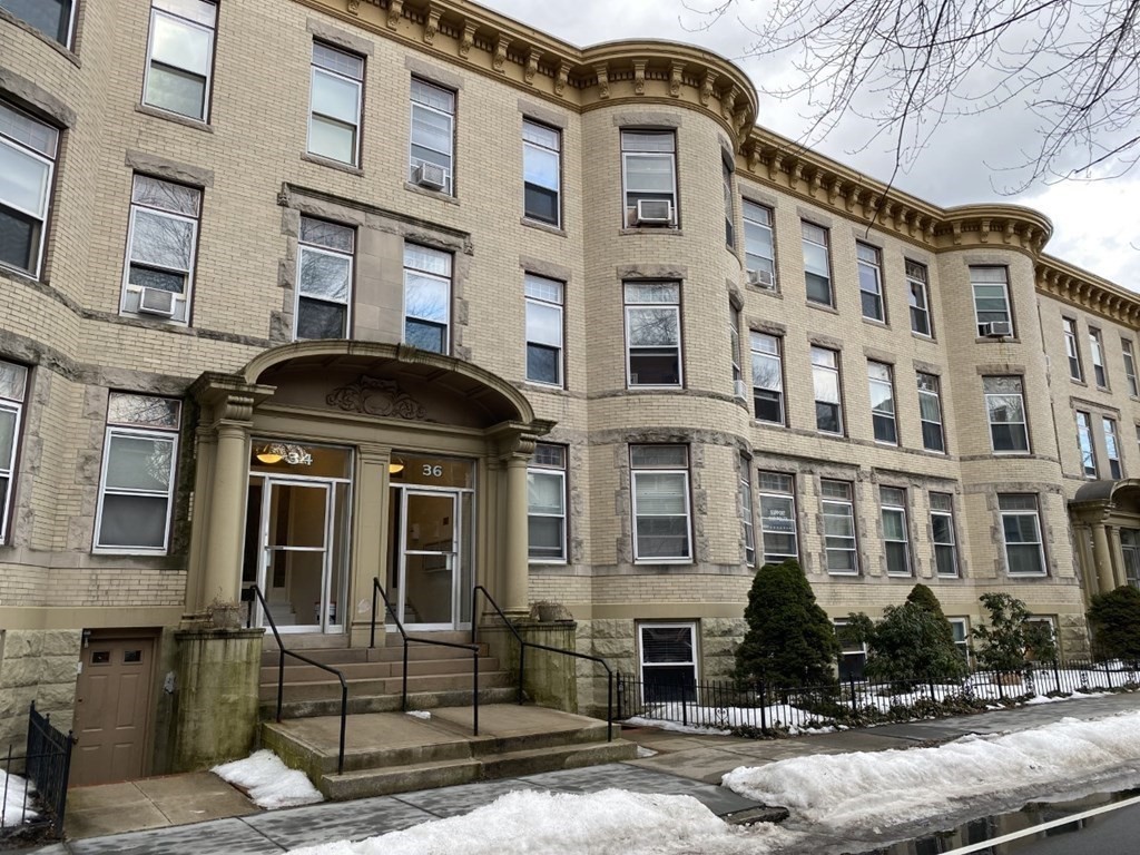 36 Winchester Street, Unit 2 Brookline, MA 02446 - Photo 14 of 18 a front view of a building