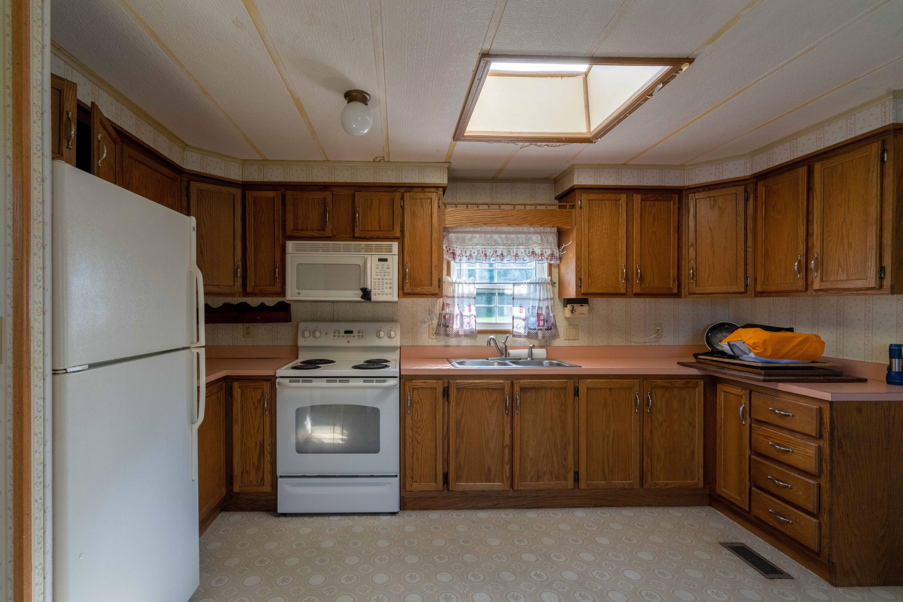 33 Jesse Robbins Road Belfast, ME 04915 - Photo 10 of 26 Kitchen