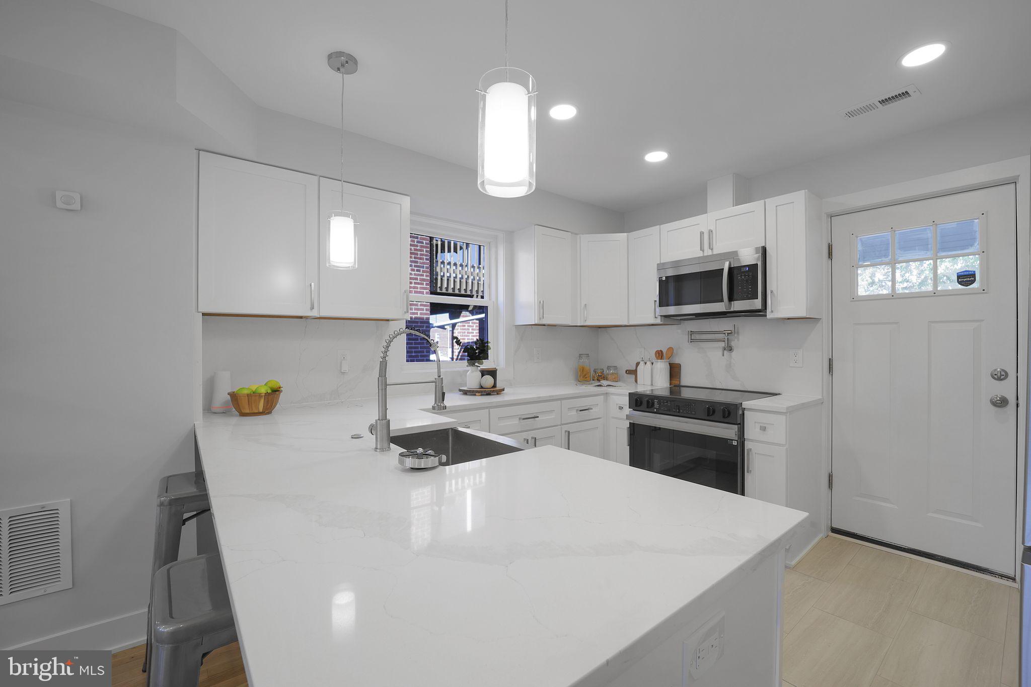 624 Madison Street Northeast Washington, DC 20011 - Photo 4 of 26