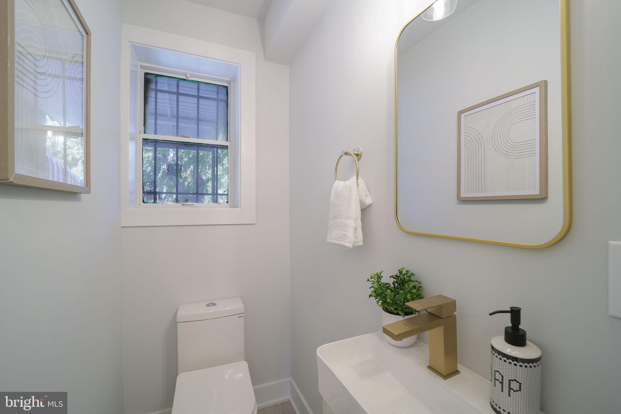 624 Madison Street Northeast Washington, DC 20011 - Photo 10 of 26
