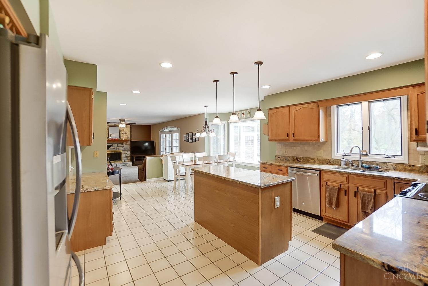 6465 Mapleton Avenue Cincinnati, OH 45233 - Photo 9 of 48 Gallery Image 9