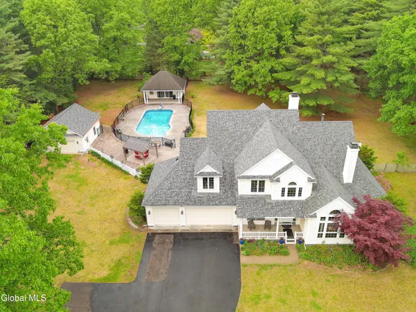 $785,900 | 31 Briarhurst Drive, Moreau, NY 12831