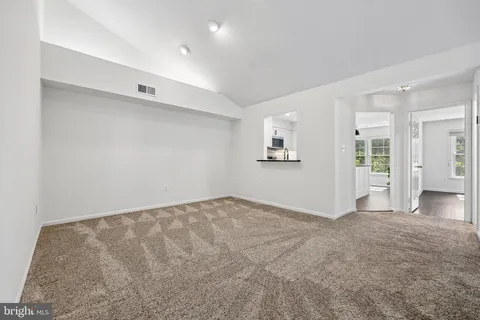 $750,000 | 5823 Linden Square Court, Unit 52, Rockville, MD 20852