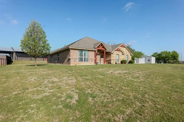 a view of a house with a yard