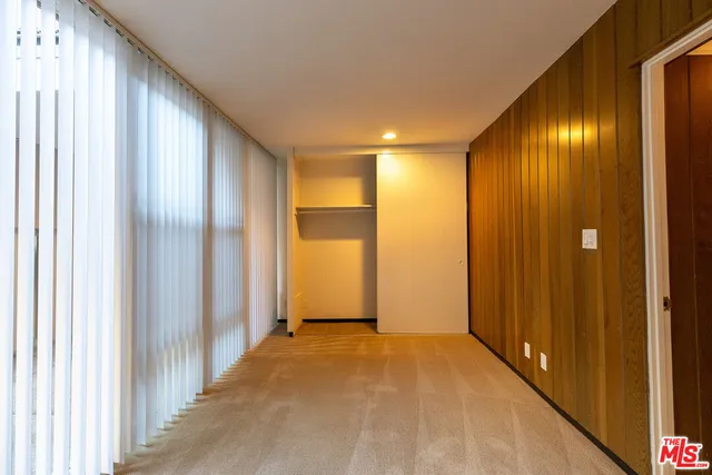 a view of entryway with livingroom