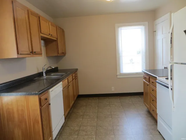 $2,325 | 2024 East 3rd Street, Bloomington, IN 47401