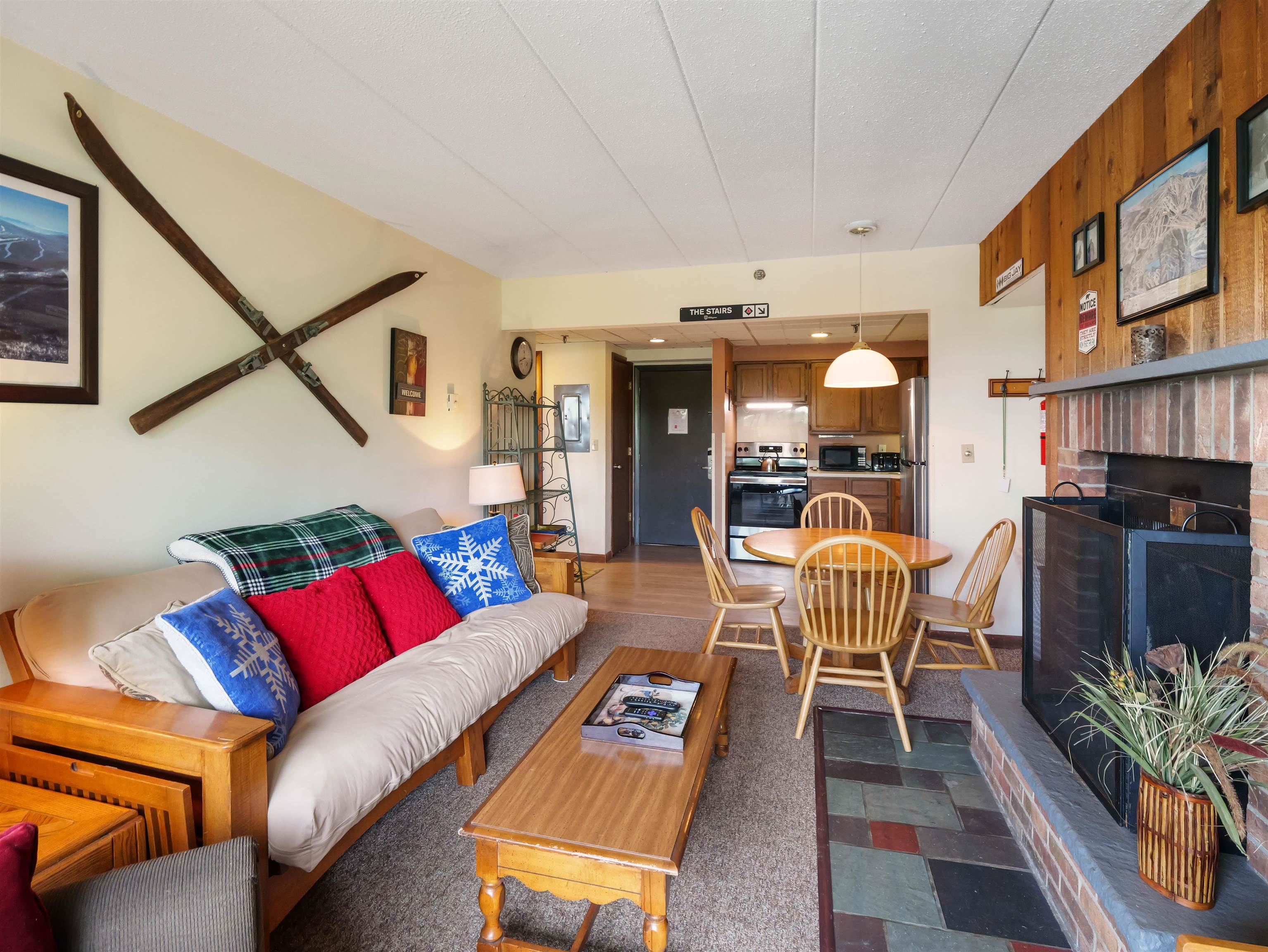 137 East Mountain Road, Unit 2D9 Killington, VT 05751 - Photo 4 of 31