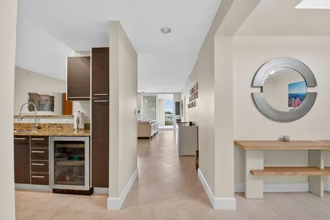 $999,000 | 550 Okeechobee Boulevard, Unit 423, West Palm Beach, FL 33401