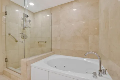 $999,000 | 550 Okeechobee Boulevard, Unit 423, West Palm Beach, FL 33401