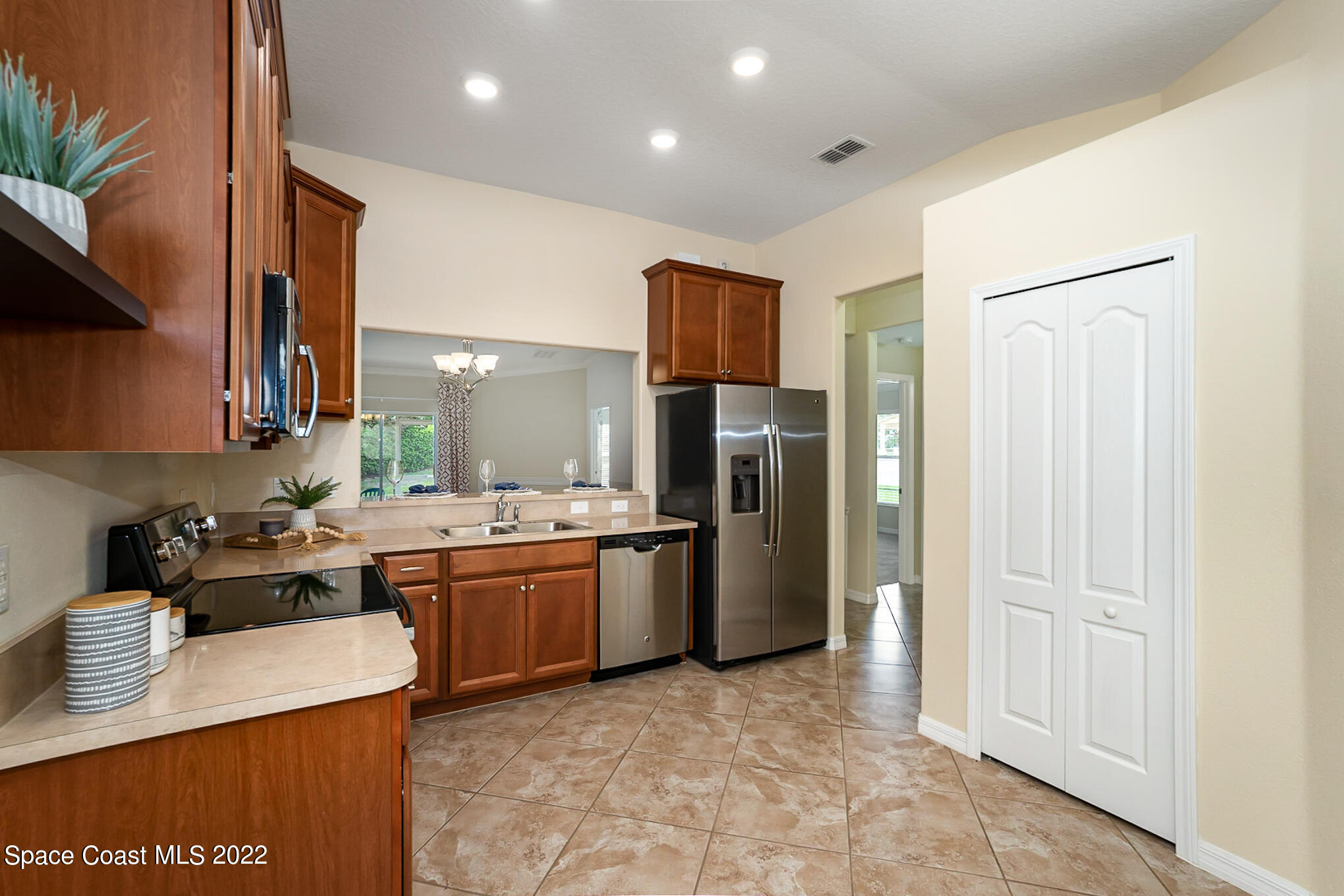 7251 Ralston Street Melbourne, FL 32940 - Photo 9 of 35 Kitchen w/Pantry