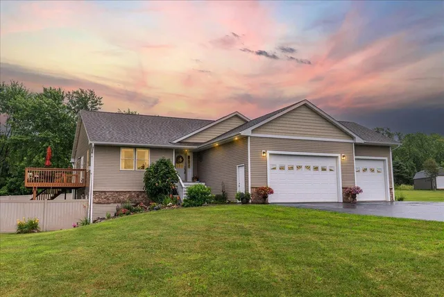 $529,900 | 1021 167th Street, Hammond, WI 54015