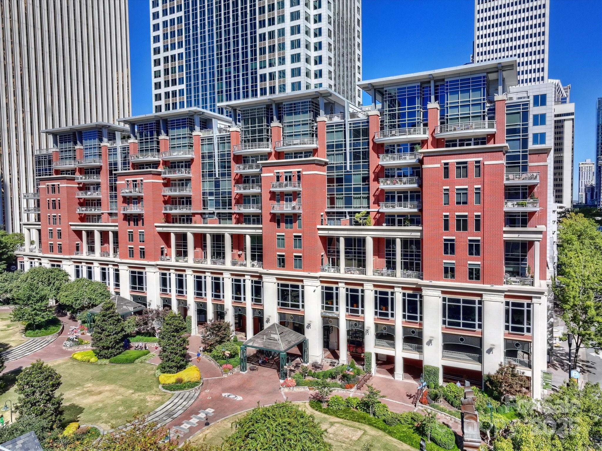 435 South Tryon Street, Unit 307 Charlotte, NC 28202 - Photo 2 of 48 front view of a large building