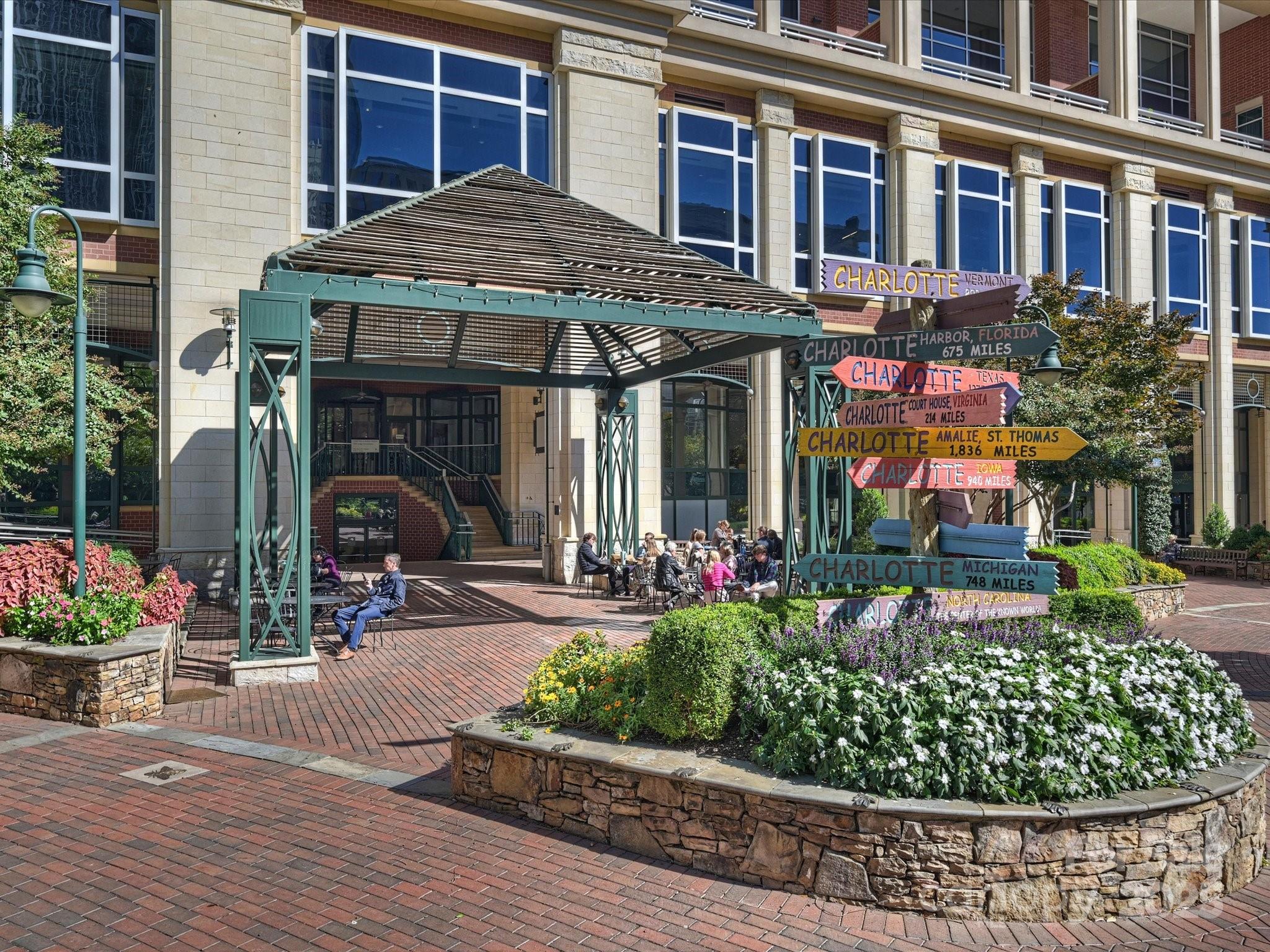 435 South Tryon Street, Unit 307 Charlotte, NC 28202 - Photo 46 of 48 a view of a building with sitting area