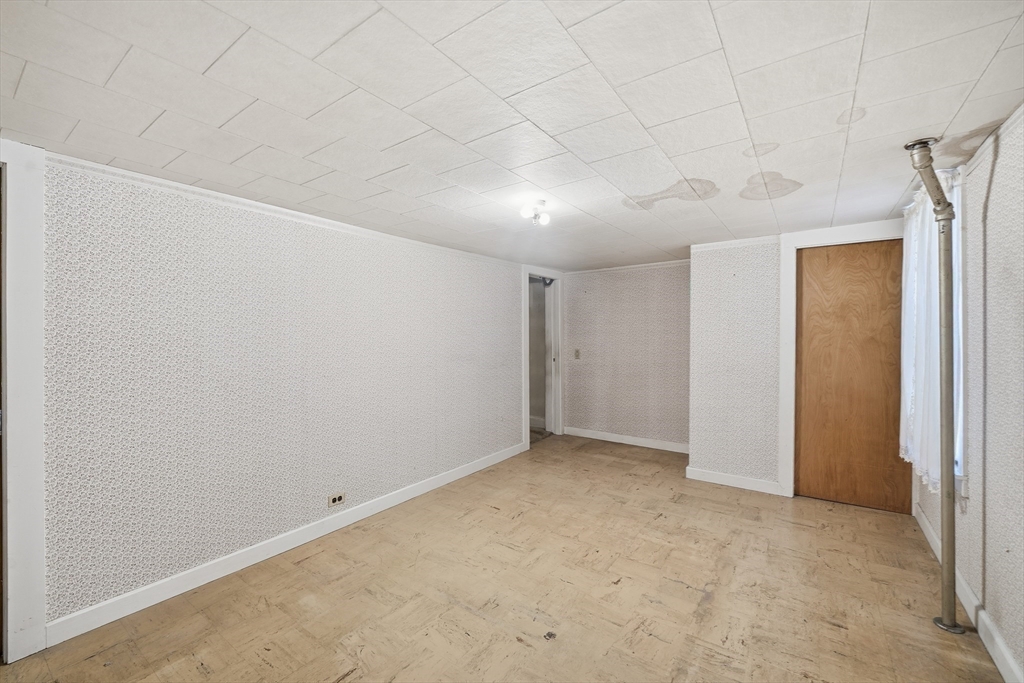 35 Dublin Street Chicopee, MA 01013 - Photo 17 of 35