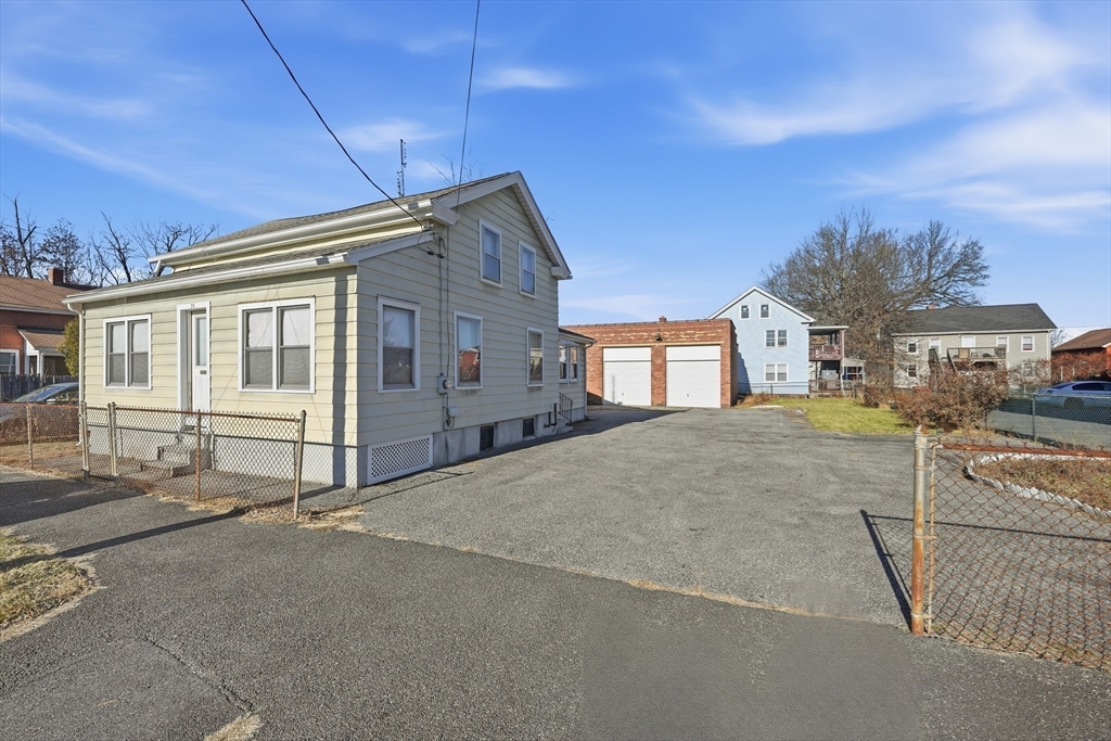 35 Dublin Street Chicopee, MA 01013 - Photo 3 of 35