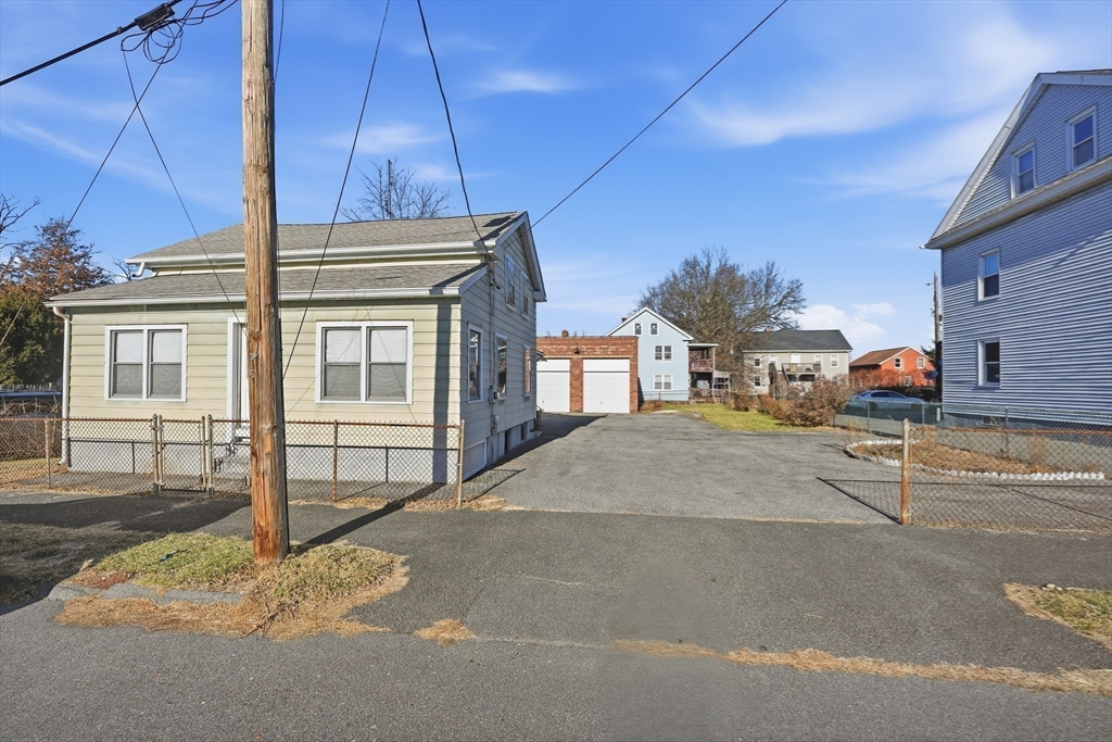 35 Dublin Street Chicopee, MA 01013 - Photo 4 of 35