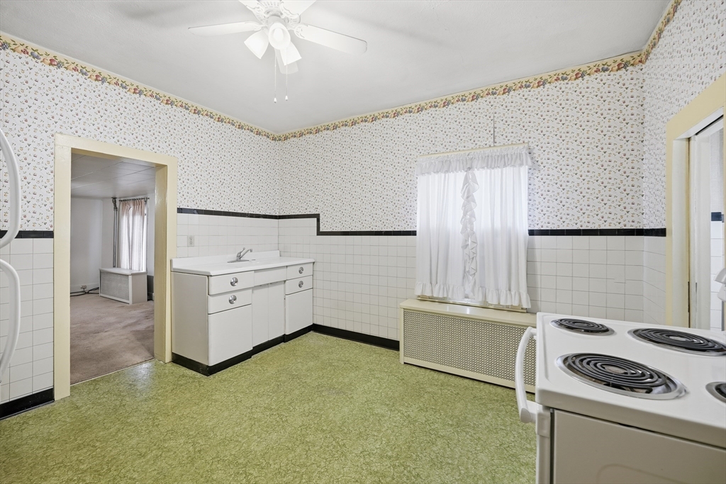35 Dublin Street Chicopee, MA 01013 - Photo 8 of 35