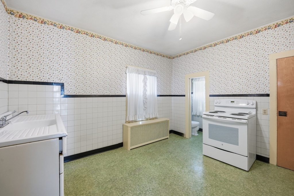 35 Dublin Street Chicopee, MA 01013 - Photo 9 of 35