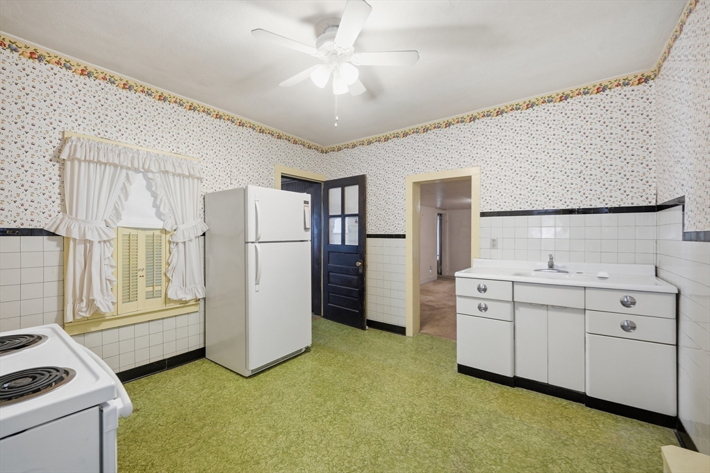 35 Dublin Street Chicopee, MA 01013 - Photo 10 of 35