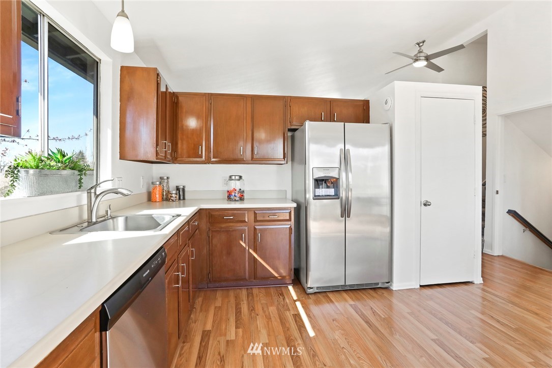 917 South 28th Court Renton, WA 98055 - Photo 11 of 30