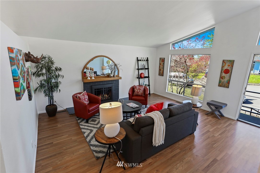 917 South 28th Court Renton, WA 98055 - Photo 5 of 30