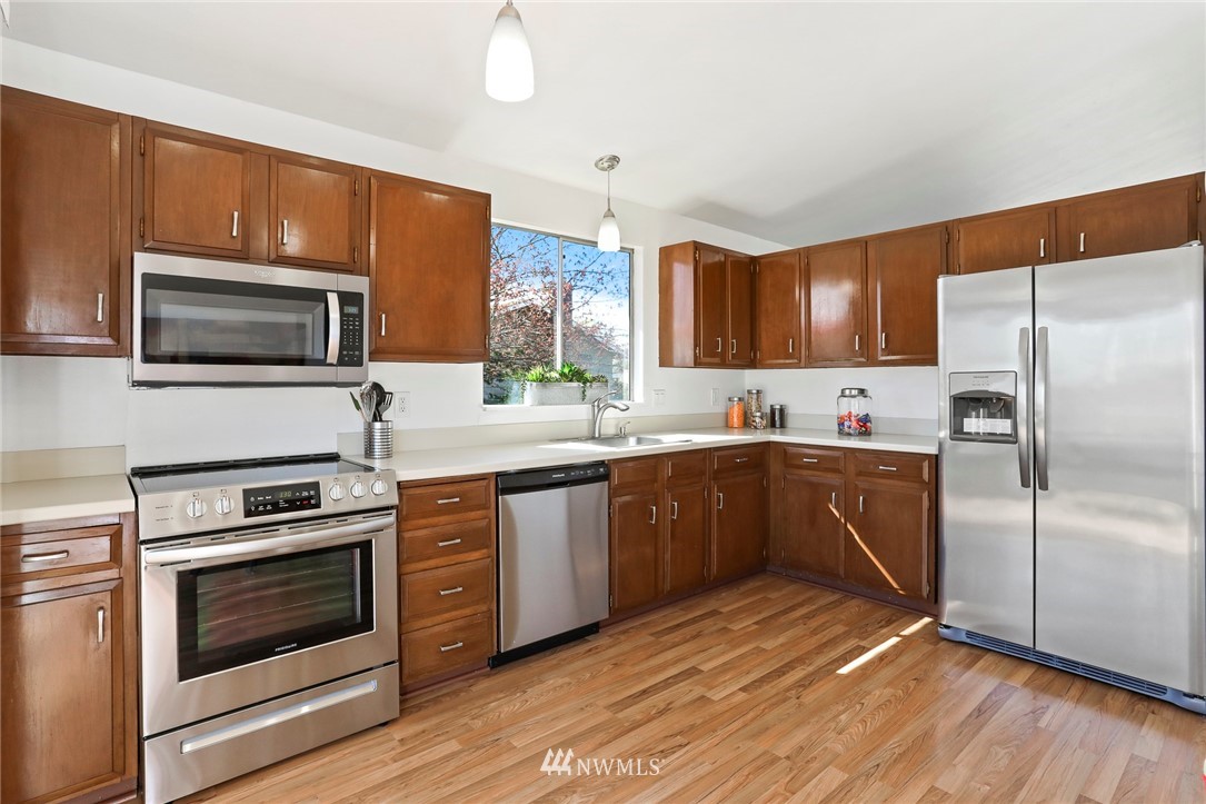 917 South 28th Court Renton, WA 98055 - Photo 10 of 30