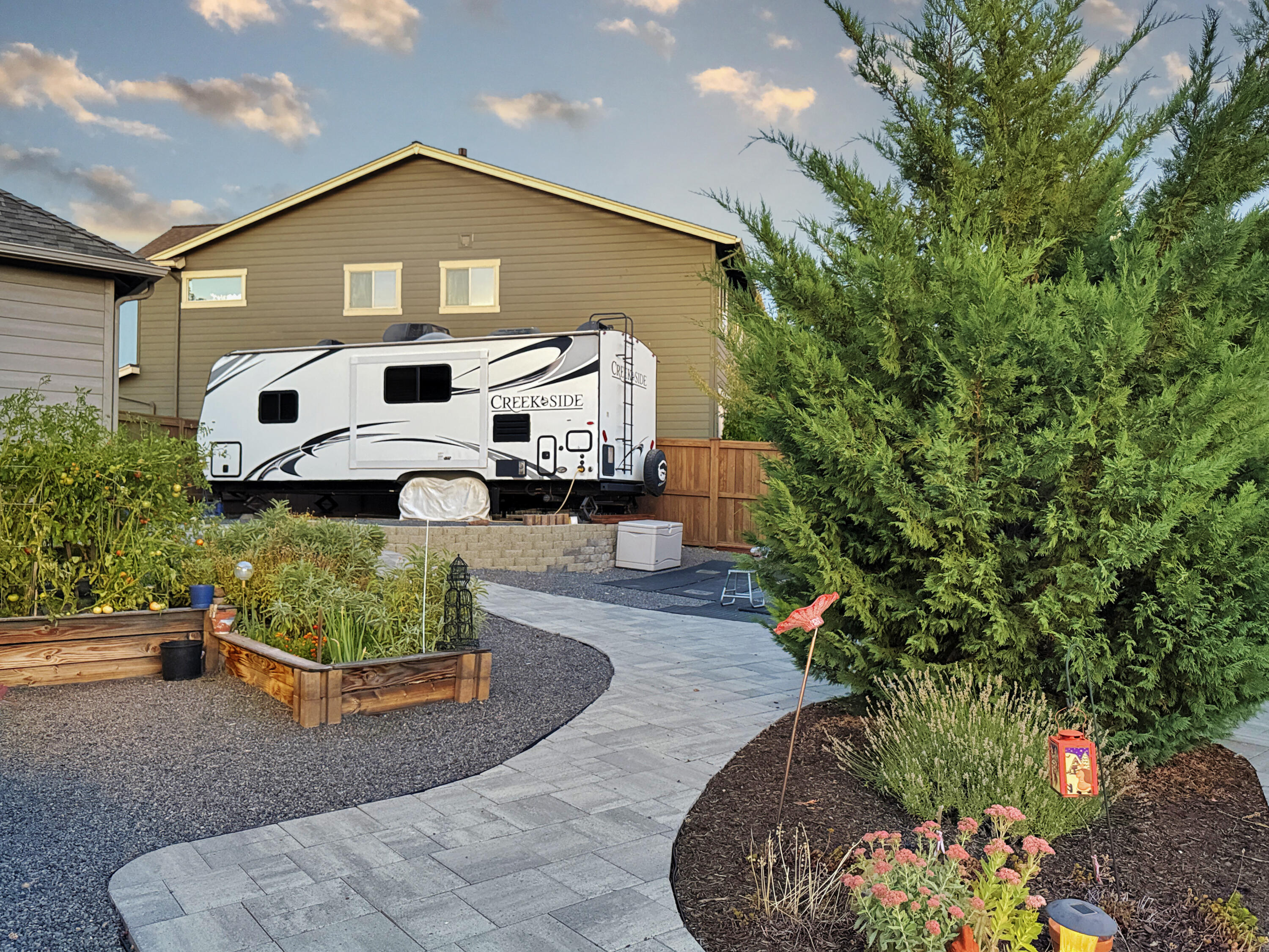 61076 Manhae Loop Bend, OR 97702 - Photo 47 of 67 Planter Boxes - RV Pad