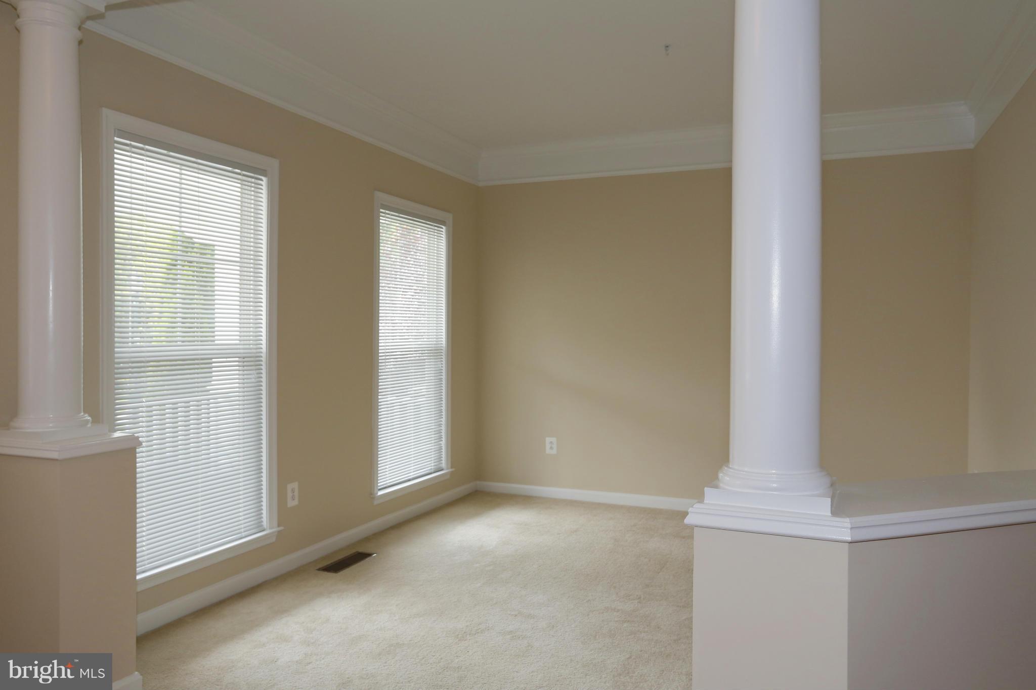 23847 Burdette Forest Road Clarksburg, MD 20871 - Photo 4 of 24 Living Room