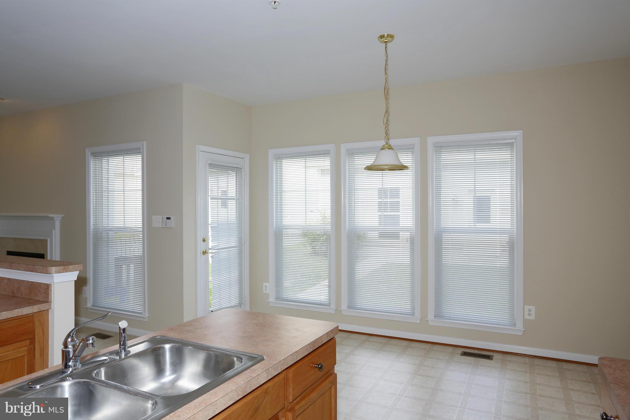23847 Burdette Forest Road Clarksburg, MD 20871 - Photo 10 of 24 Kitchen and Breakfast Area