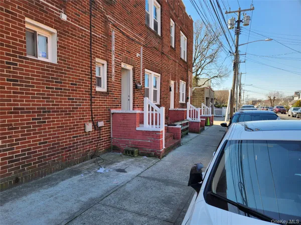 $3,200 | 49 Roger Avenue, Inwood, NY 11096