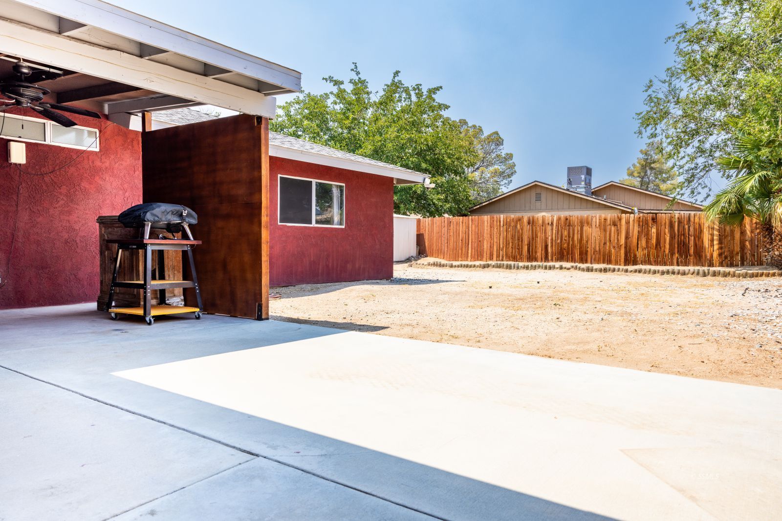 421 South Lincoln Street Ridgecrest, CA 93555 - Photo 25 of 28 a view of backyard of a house