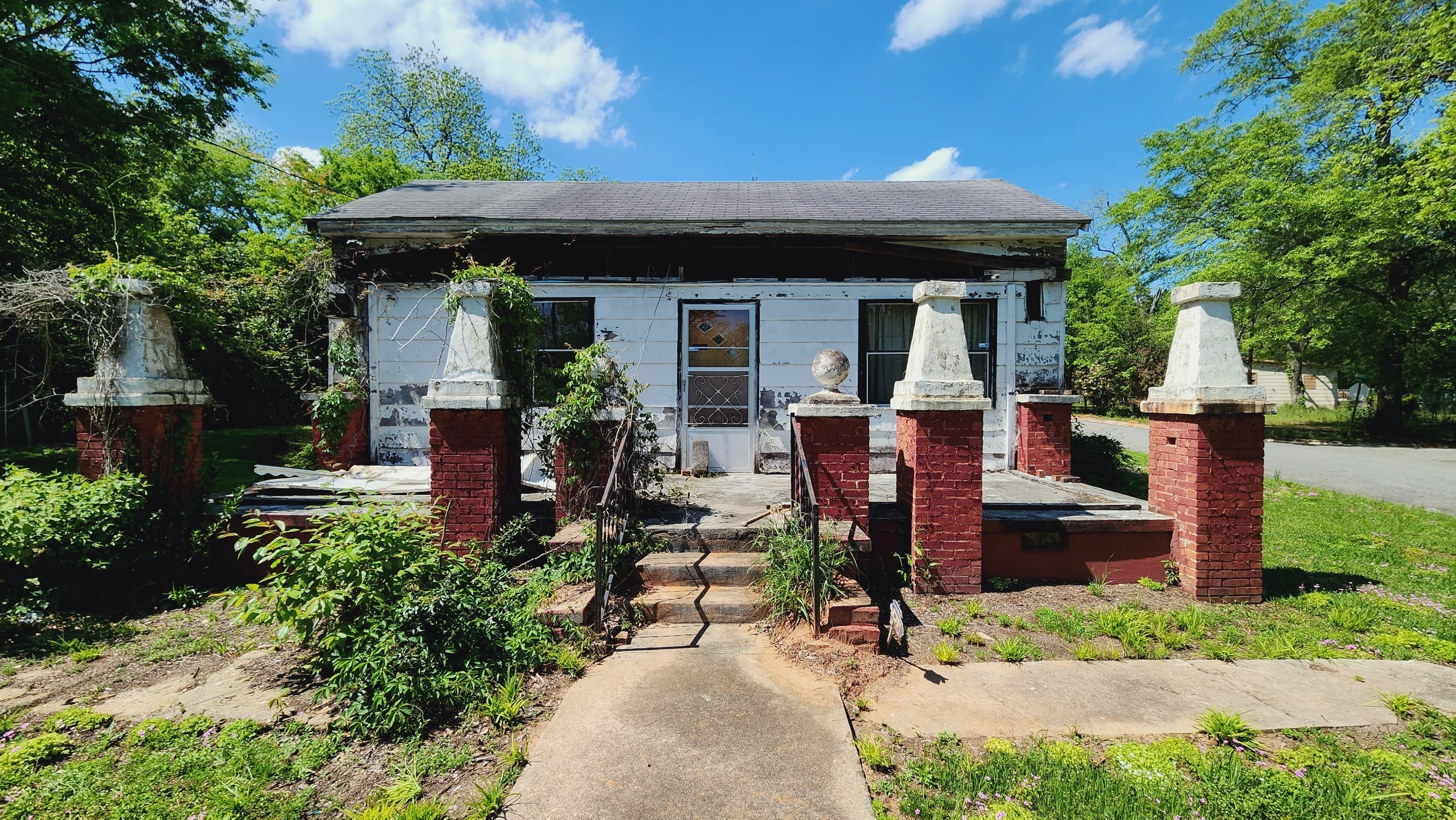 309 Patterson Street Americus, GA 31719 - Photo 1 of 1 a front view of a house with a porch