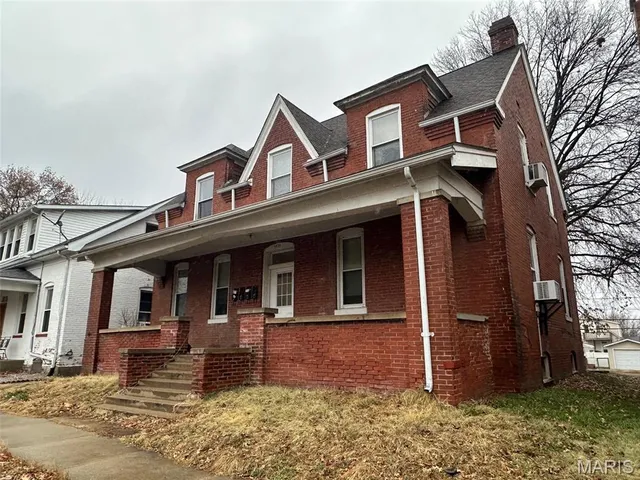 $199,900 | 1411 9th Street, Highland, IL 62249