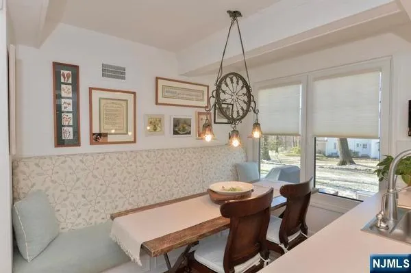 $1,699,000 | 11 Chestnut Ridge Road, Saddle River, NJ 07458