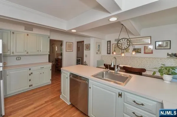 $1,699,000 | 11 Chestnut Ridge Road, Saddle River, NJ 07458