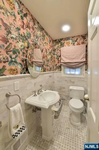 $1,699,000 | 11 Chestnut Ridge Road, Saddle River, NJ 07458