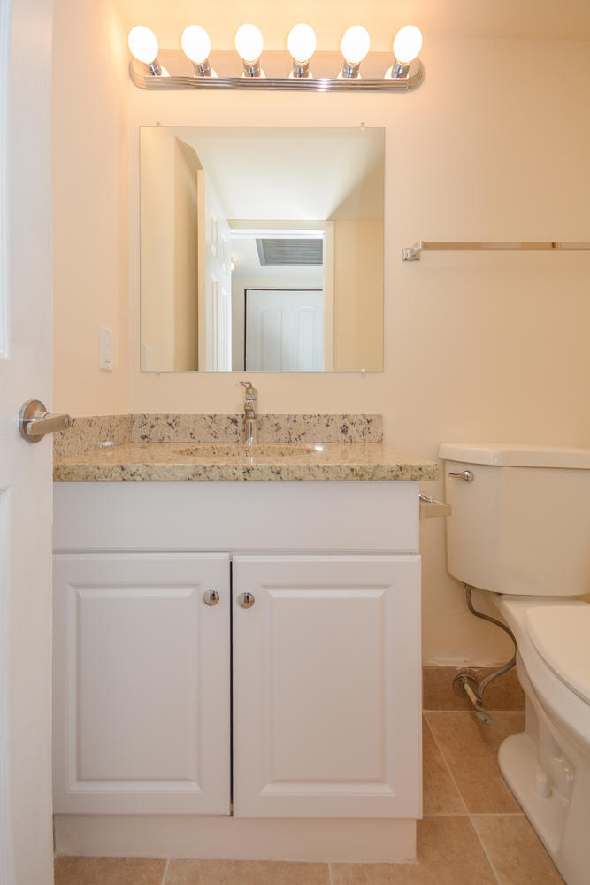 3 Mansfield B Boca Raton, FL 33434 - Photo 13 of 34 Half Bath