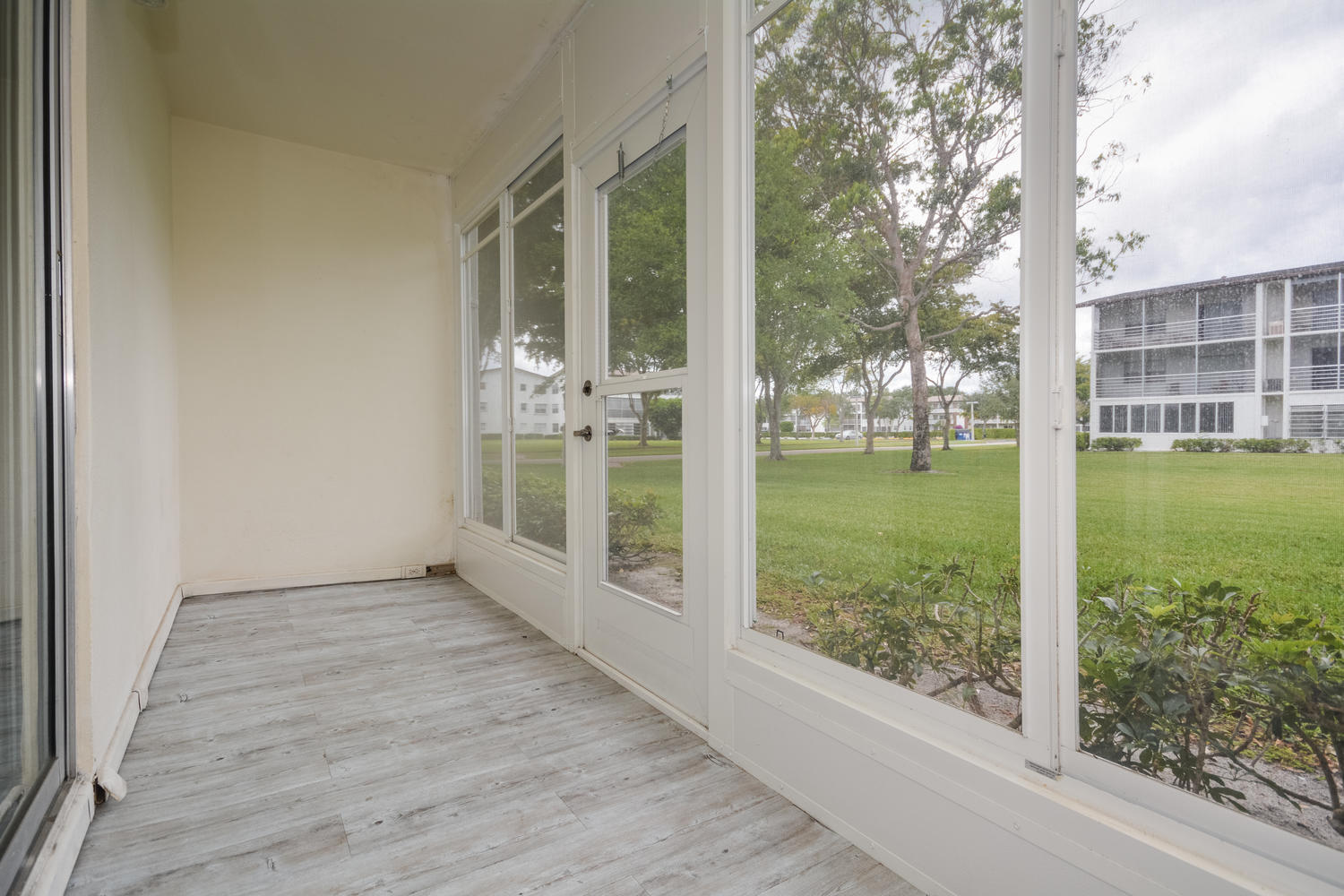 3 Mansfield B Boca Raton, FL 33434 - Photo 16 of 34 Patio/Hurricane Impact