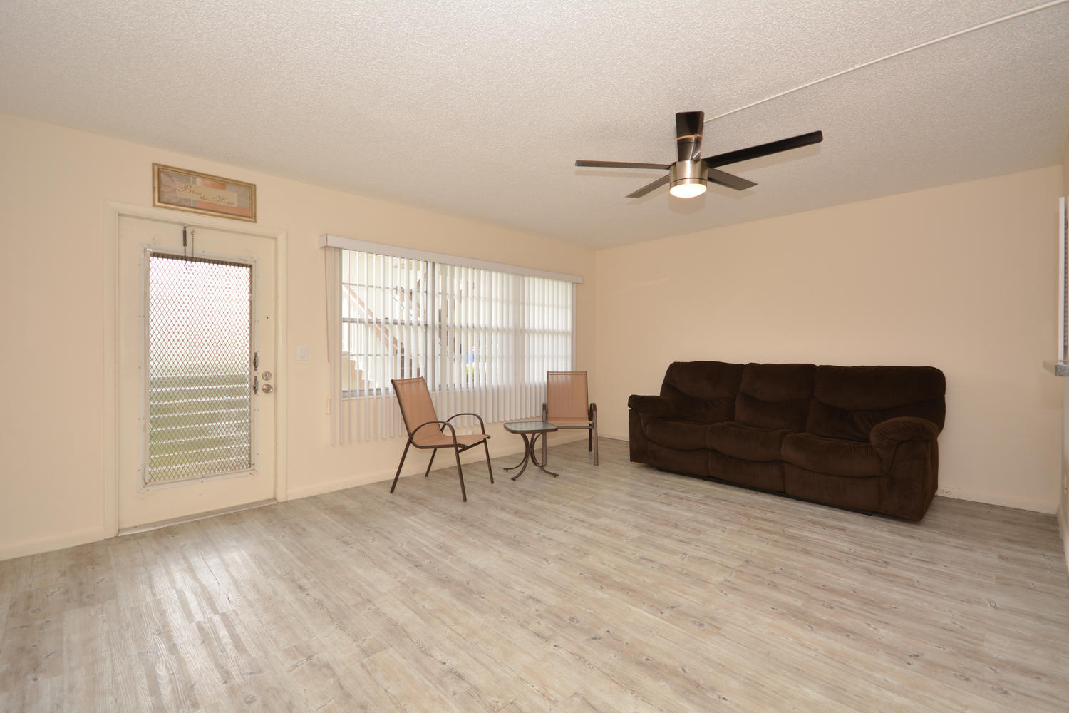 3 Mansfield B Boca Raton, FL 33434 - Photo 5 of 34 Living Room