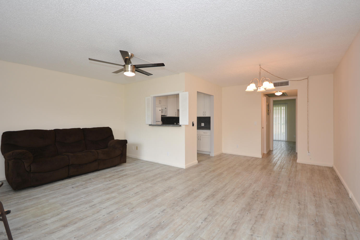 3 Mansfield B Boca Raton, FL 33434 - Photo 6 of 34 Living Room/Dining Room