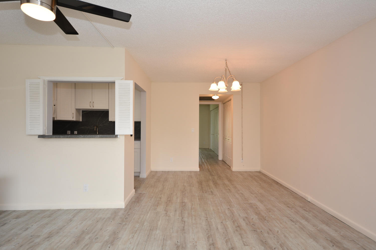 3 Mansfield B Boca Raton, FL 33434 - Photo 7 of 34 Living/Dining 2