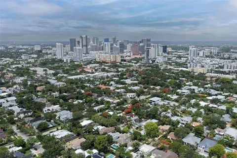 $309,000 | 611 Northeast 14th Avenue, Unit 206, Fort Lauderdale, FL 33304