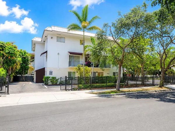 $180,000 | 990 Northwest 1st Street, Unit 1, Miami, FL 33128