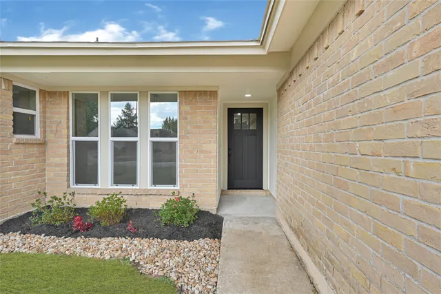a view of a pathway with a house